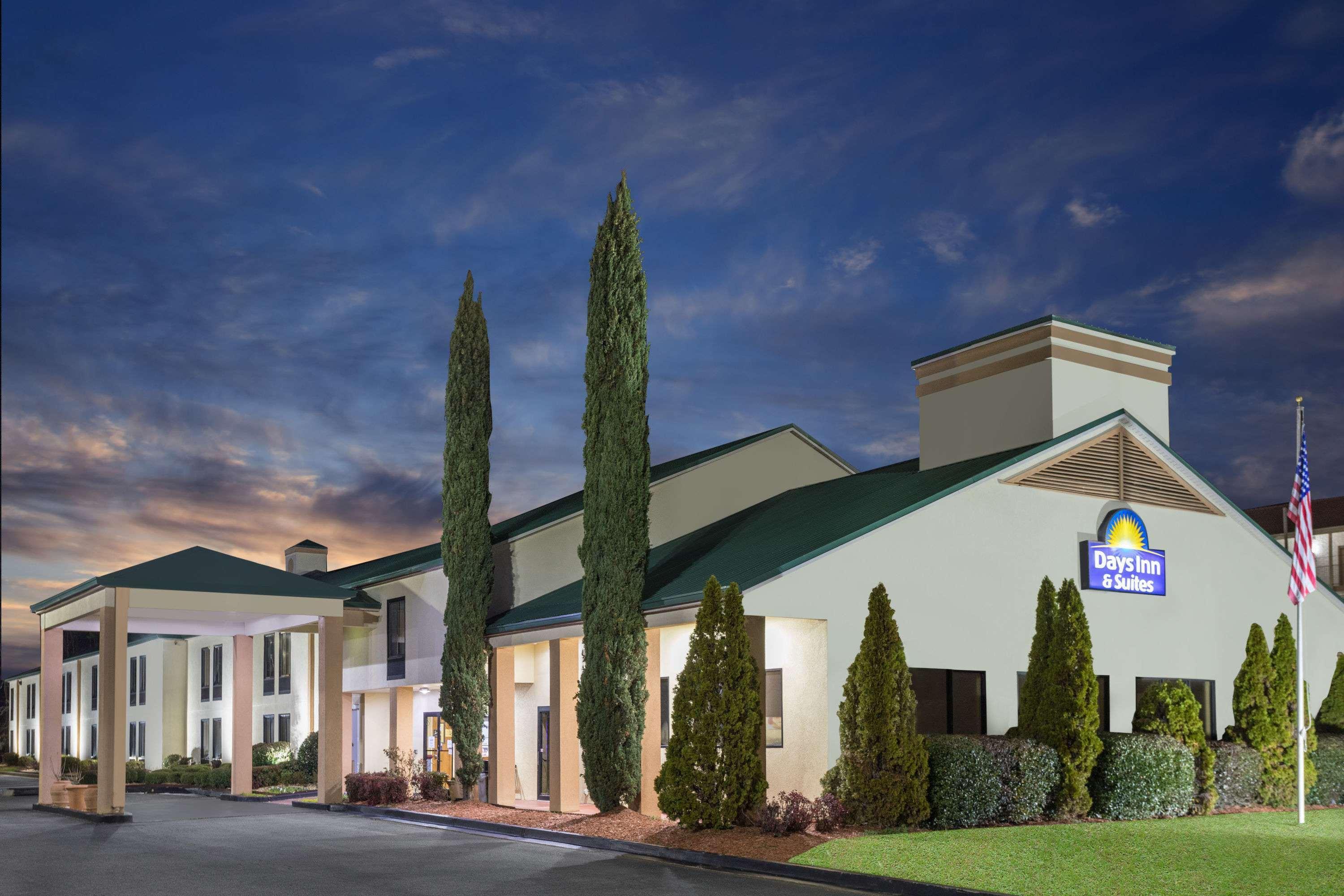 Days Inn & Suites By Wyndham Peachtree Corners Norcross Exteriör bild