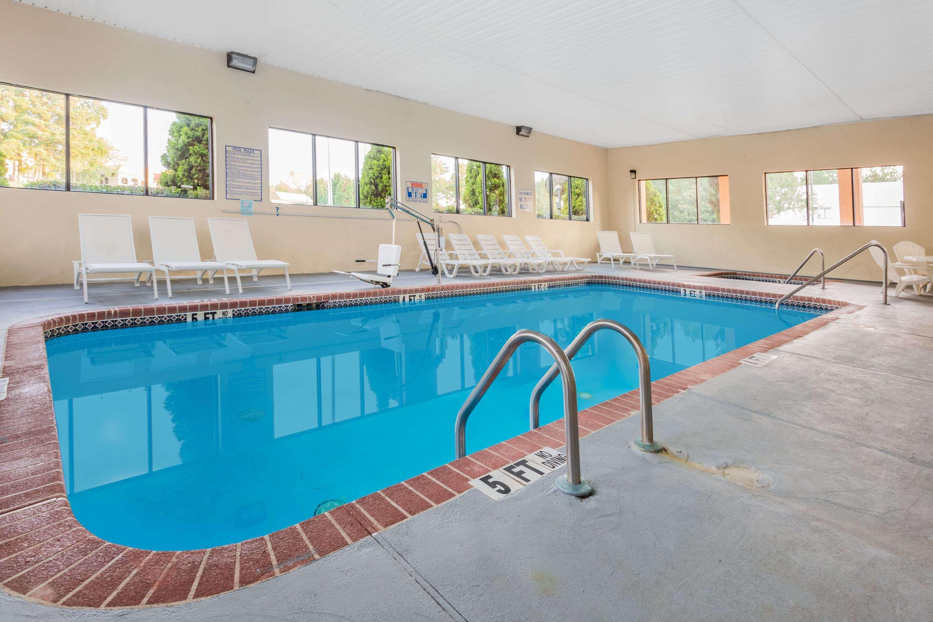 Days Inn & Suites By Wyndham Peachtree Corners Norcross Exteriör bild