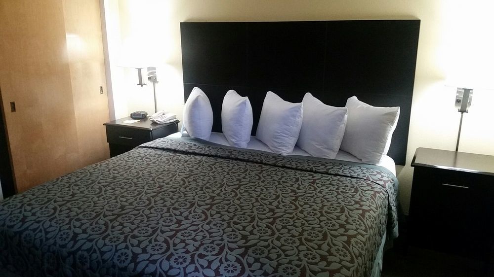 Days Inn & Suites By Wyndham Peachtree Corners Norcross Exteriör bild