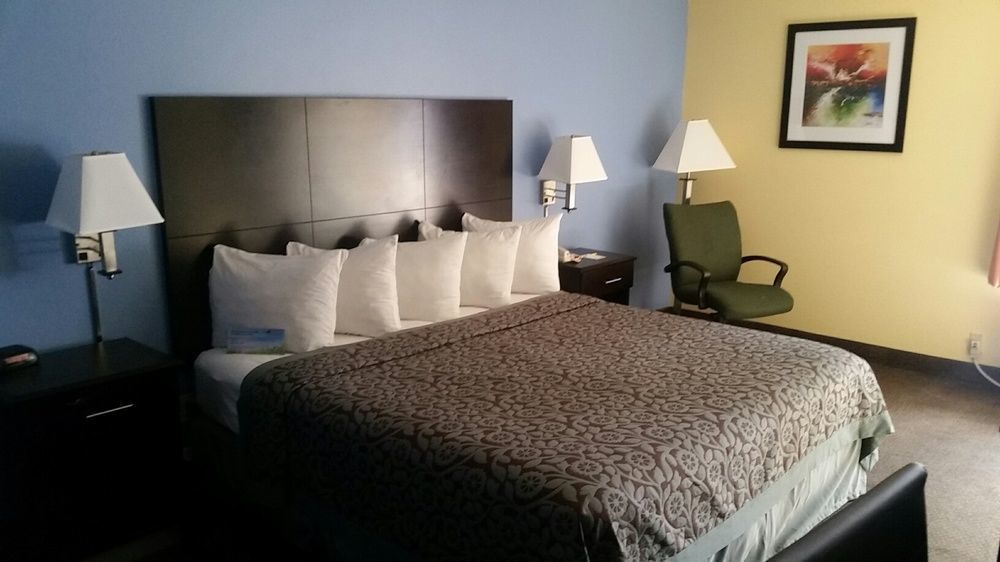 Days Inn & Suites By Wyndham Peachtree Corners Norcross Exteriör bild