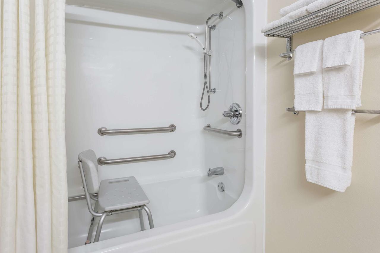 Days Inn & Suites By Wyndham Peachtree Corners Norcross Exteriör bild