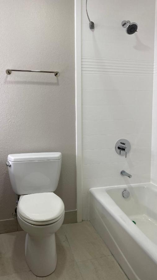 Days Inn & Suites By Wyndham Peachtree Corners Norcross Exteriör bild