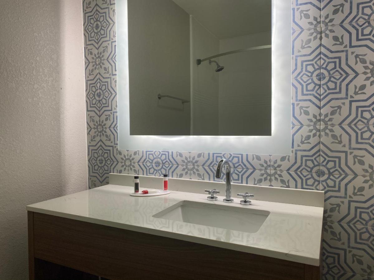 Days Inn & Suites By Wyndham Peachtree Corners Norcross Exteriör bild